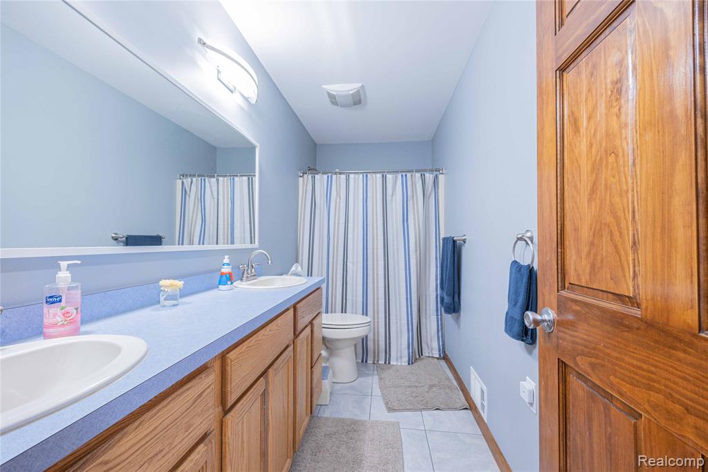 21855 Huron River Drive, New Boston, MI 48164 — Photo 25
