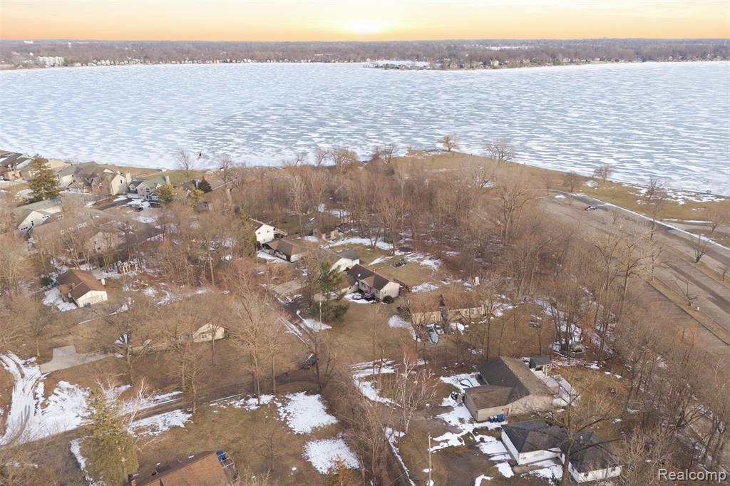4051 Lake Front Street, Waterford, MI 48328 — Photo 40