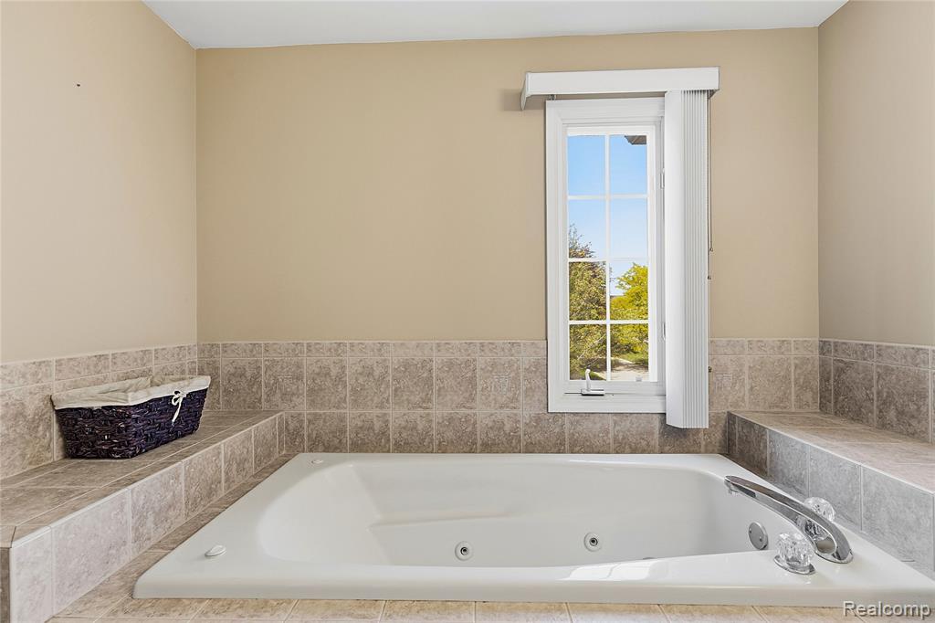 50426 Chief Drive, Macomb, MI 48044 — Photo 27