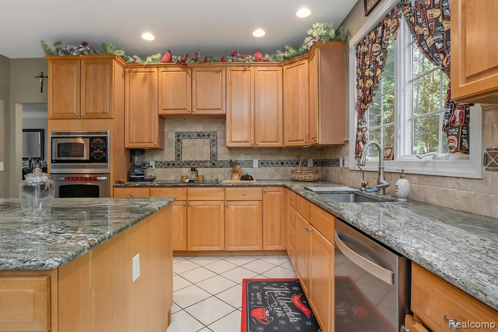 5479 Woodcreek Court, Clarkston, MI 48348 — Photo 12