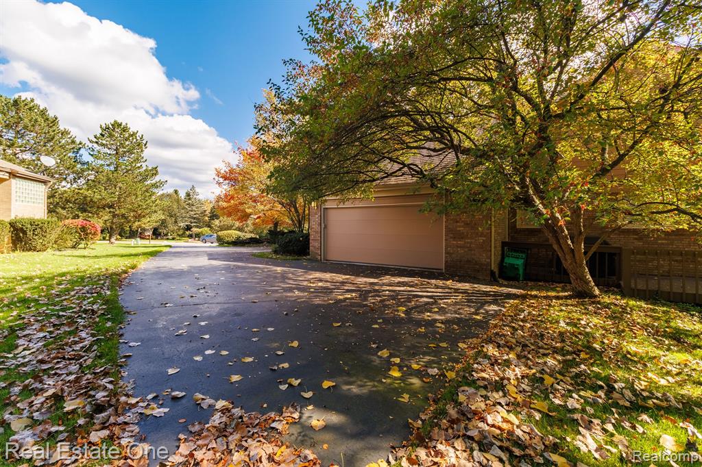 4342 MEADOW Lane, Orchard Lake Village, MI 48323 — Photo 4