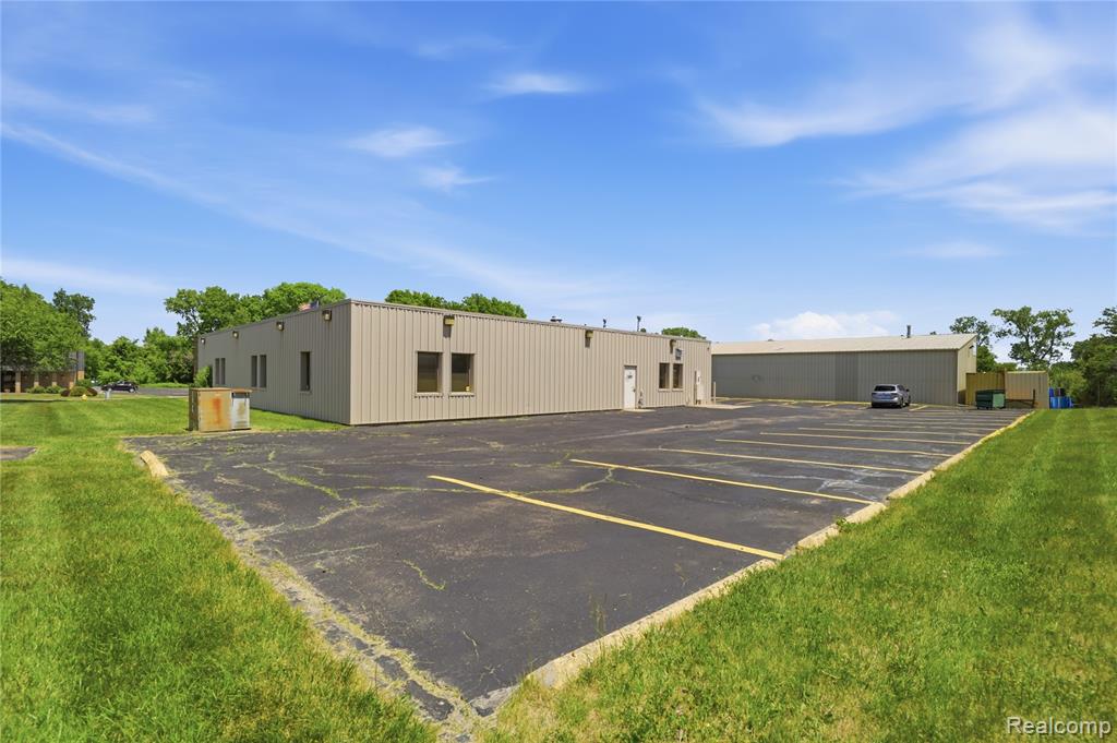 5081 Exchange Drive, Flint, MI 48507 — Photo 6