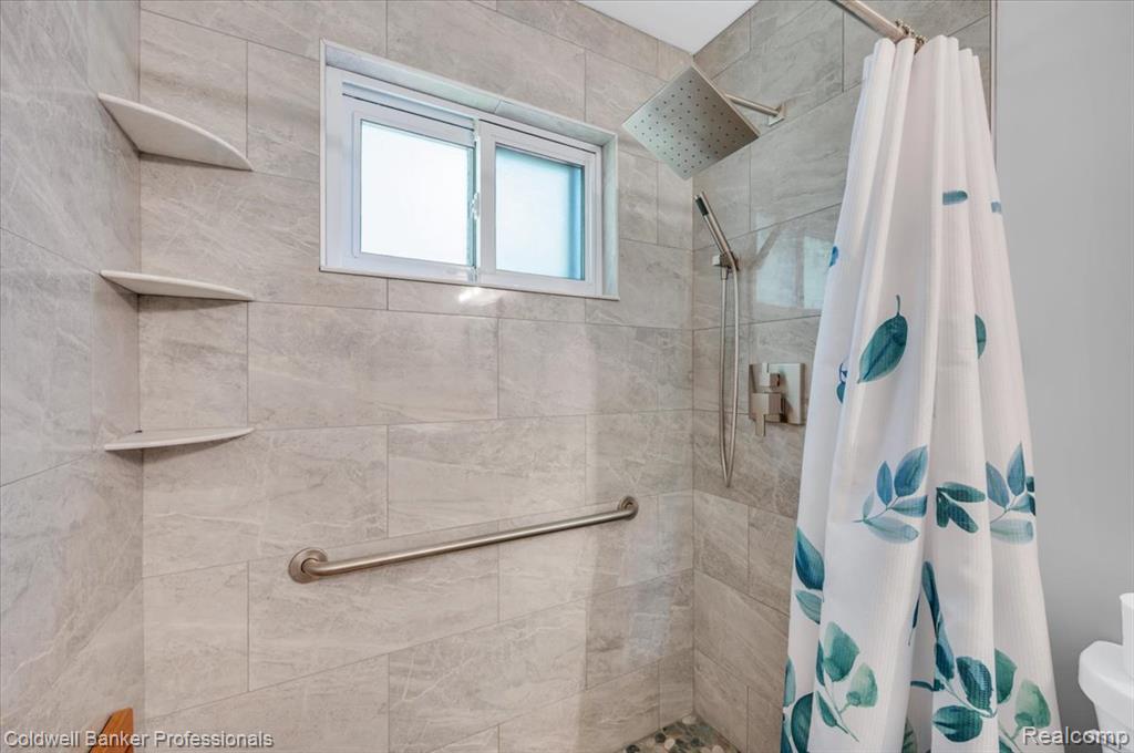 470 Oak Grove Drive, Lake Orion, MI 48362 — Photo 26