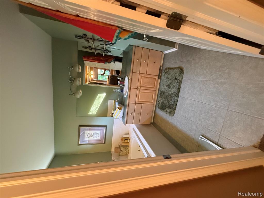 8318 Mill Pointe Court, Goodrich Vlg, MI — Photo 18