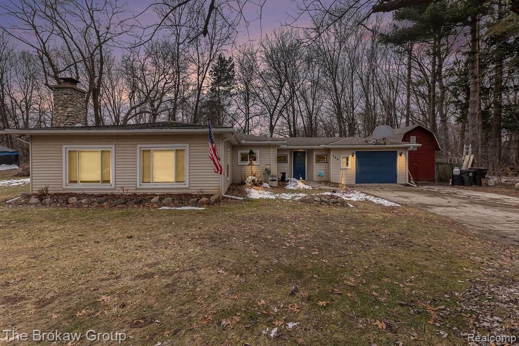 734 WOODLAND Avenue, Lake Orion, MI 48362 — Photo 2