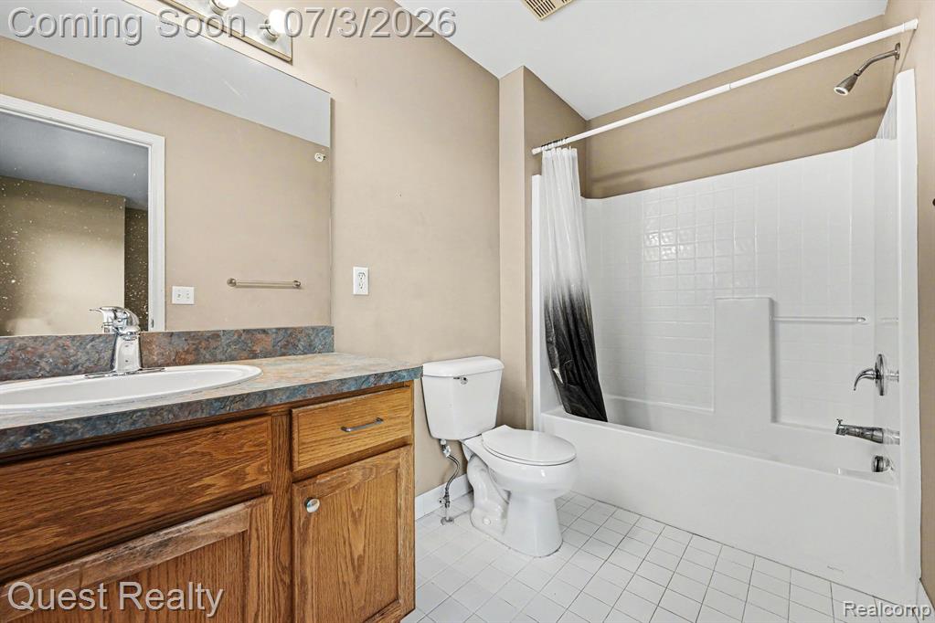 168 Amys Walk Walk, Auburn Hills, MI 48326 — Photo 17