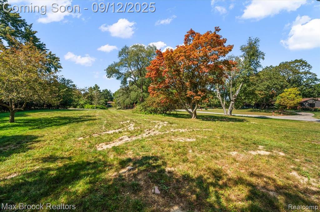 1027 Joanne Court, Bloomfield Hills, MI 48302 — Photo 38