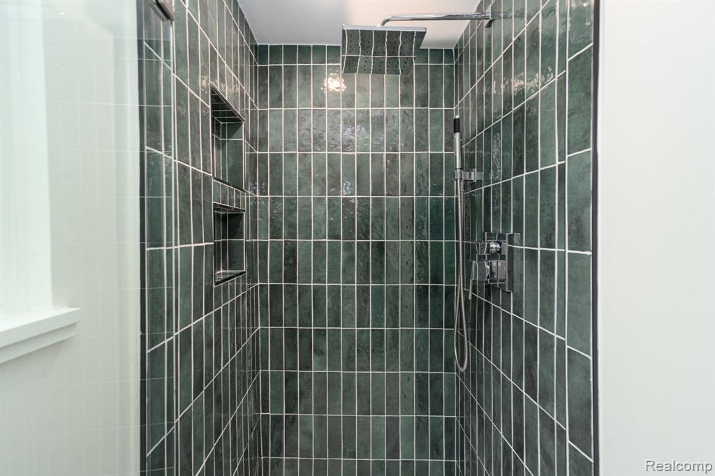 1907 Raymond Place, Bloomfield Hills, MI 48302 — Photo 18