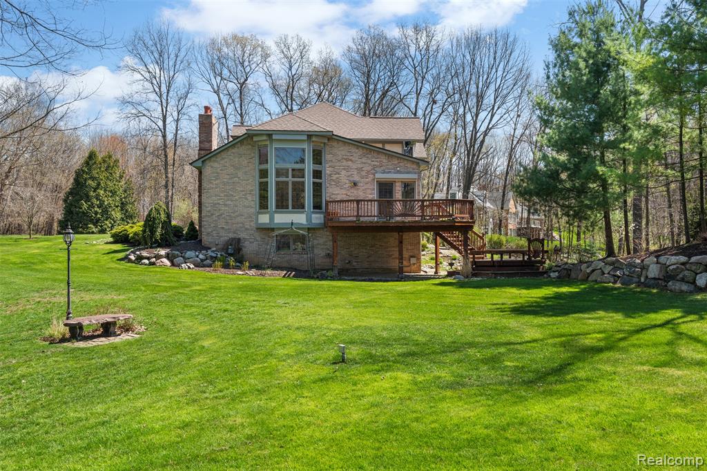 561 Valley Drive, Milford, MI 48381 — Photo 55