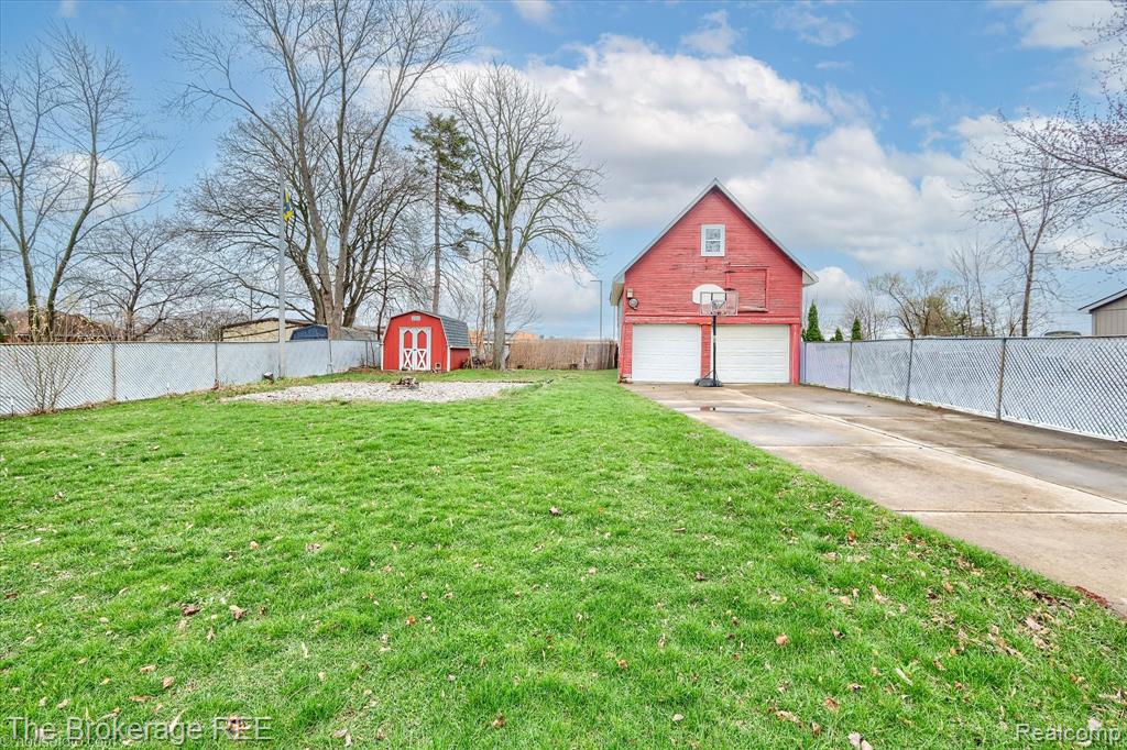 203 Sawyer Street, Grand Blanc, MI 48439 — Photo 48