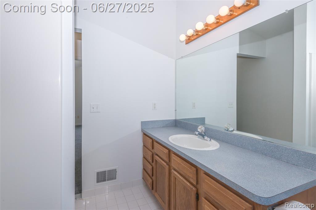 67 LARCHWOOD Drive, Troy, MI 48083 — Photo 24