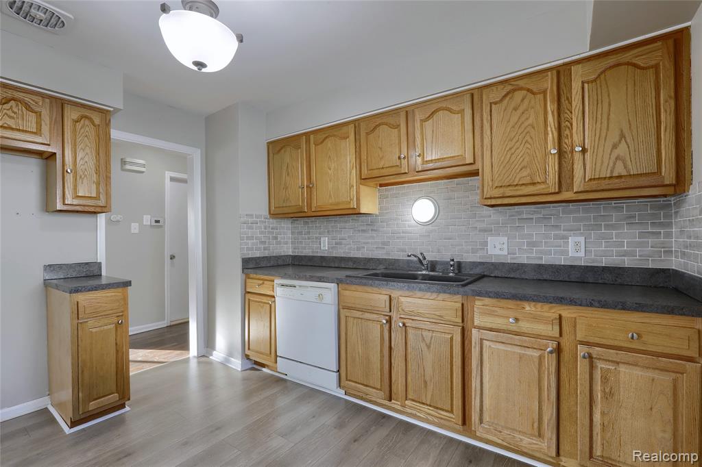 24907 Brittany Avenue, Eastpointe, MI 48021 — Photo 8