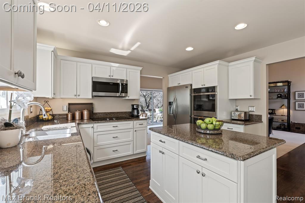 5010 Lake Vista Drive, West Bloomfield, MI 48323 — Photo 9