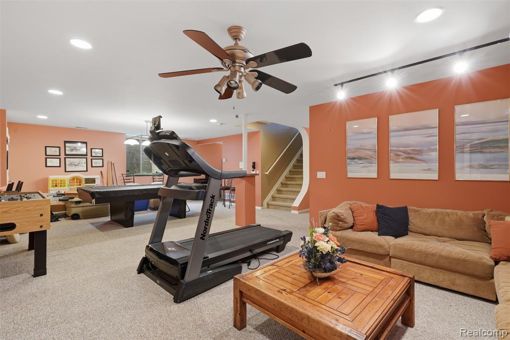 470 Delmar Court, Highland, MI — Photo 32