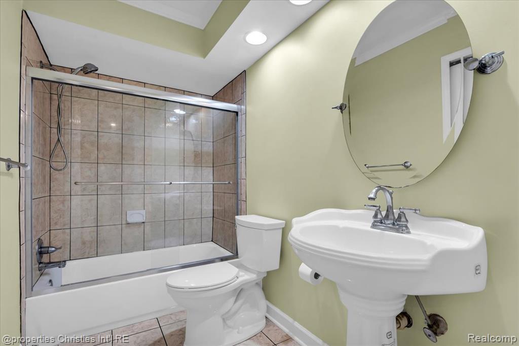 6651 Hearthside Court, West Bloomfield, MI — Photo 13
