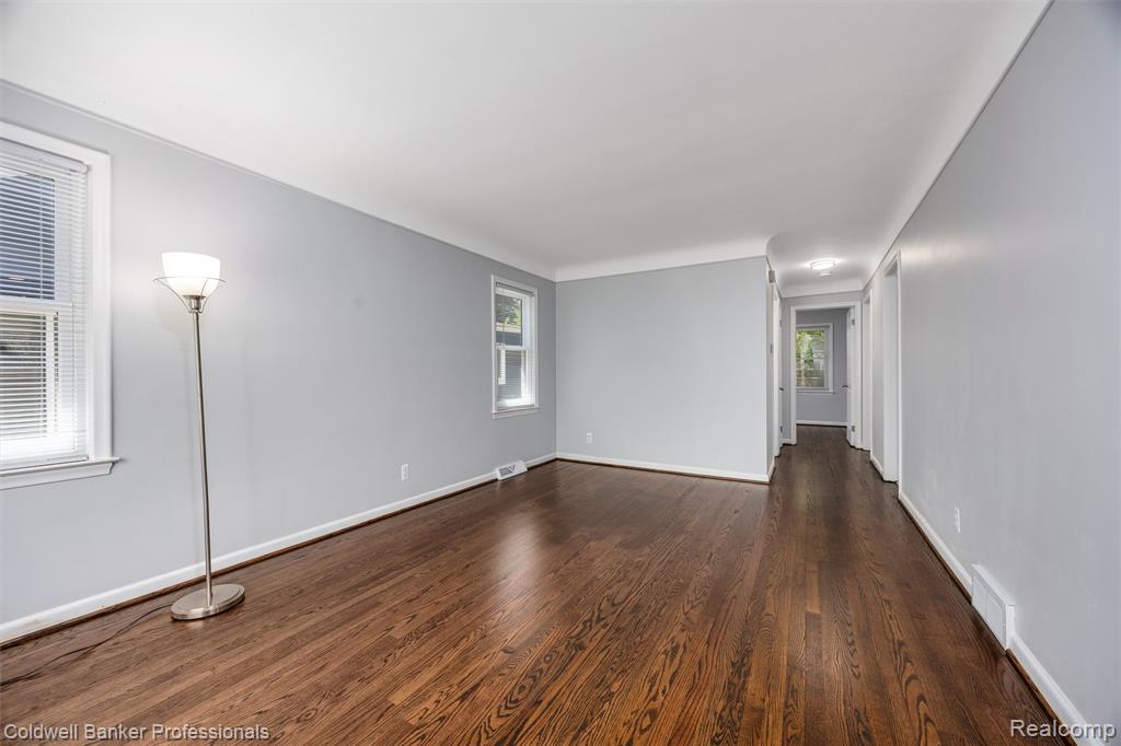 2050 Ridgemont Road, Grosse Pointe Woods, MI 48236 — Photo 4