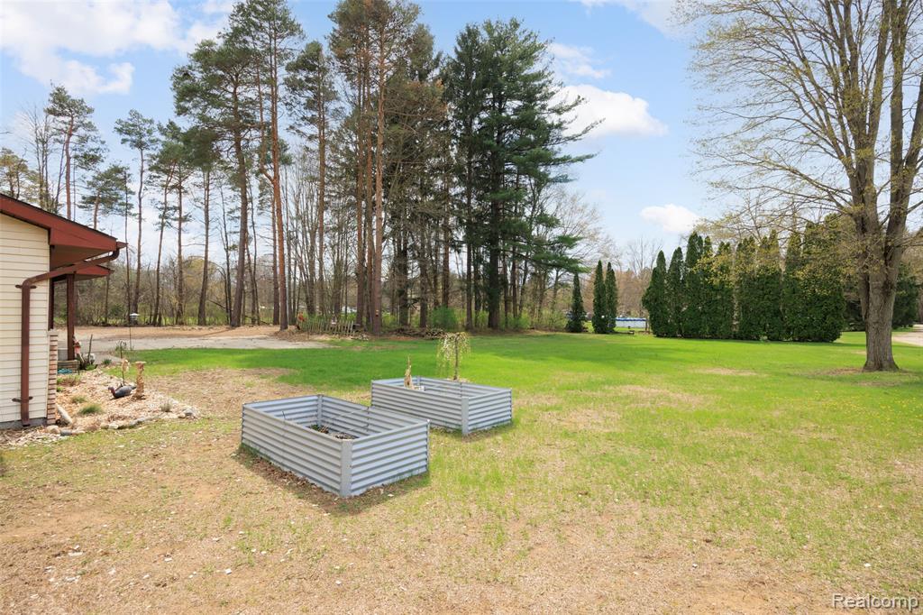 8639 Stone Road, Clay, MI 48001 — Photo 30