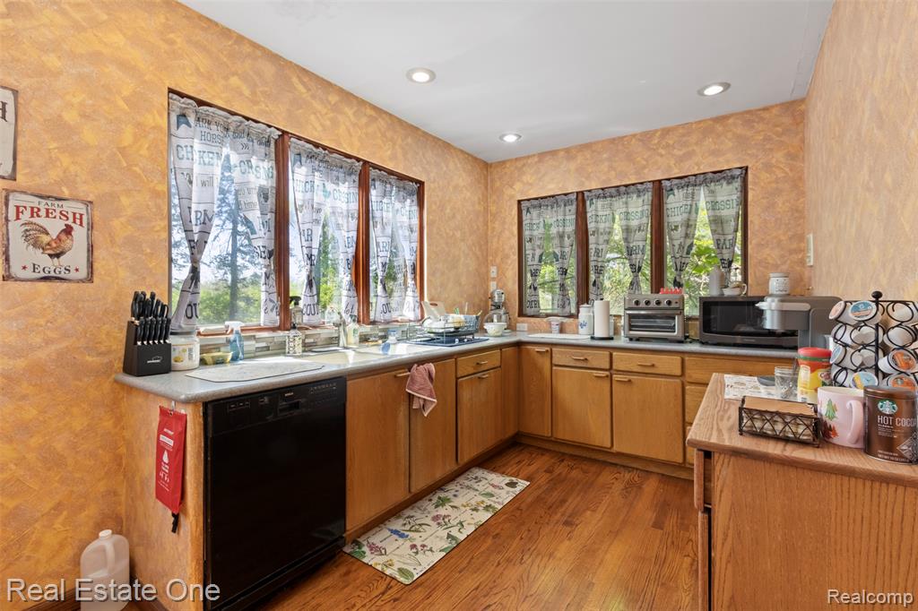 939 S HIGHLAND Street, Dearborn, MI 48124 — Photo 17