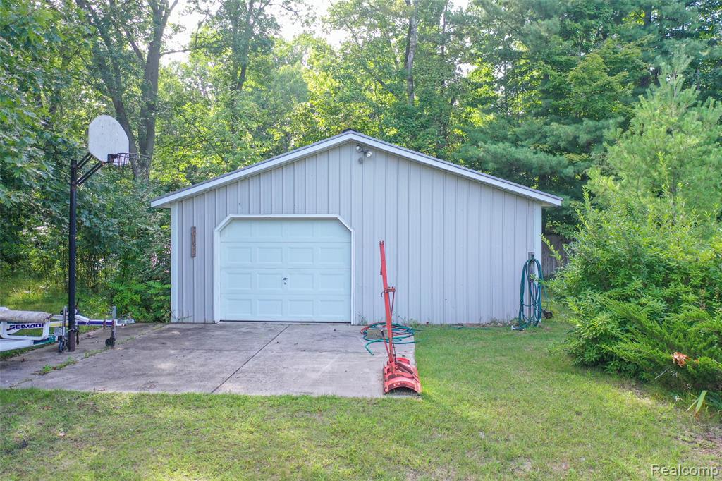 6125 White Sands Drive, Marathon, MI 48464 — Photo 11