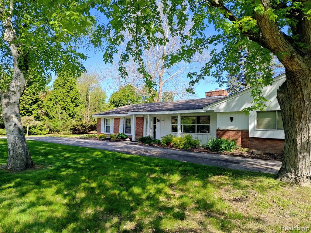 4044 Country Club Drive, Bloomfield Hills, MI — front exterior