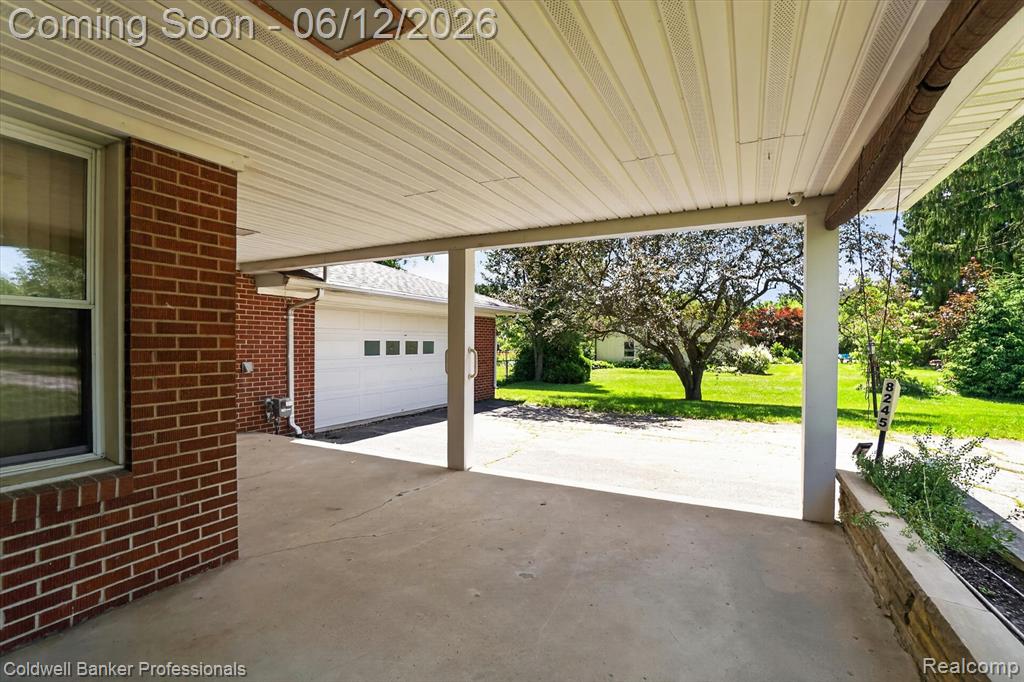 8245 Fenton Road, Grand Blanc, MI 48439 — Photo 2
