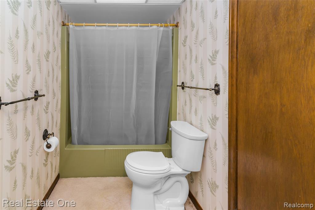 9050 Earhart Road, South Lyon, MI 48178 — Photo 23