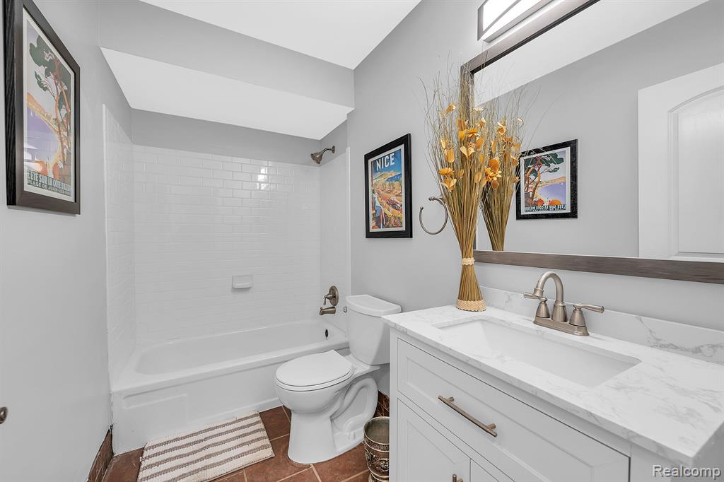1963 WICKHAM Street, Royal Oak, MI 48073 — Photo 9