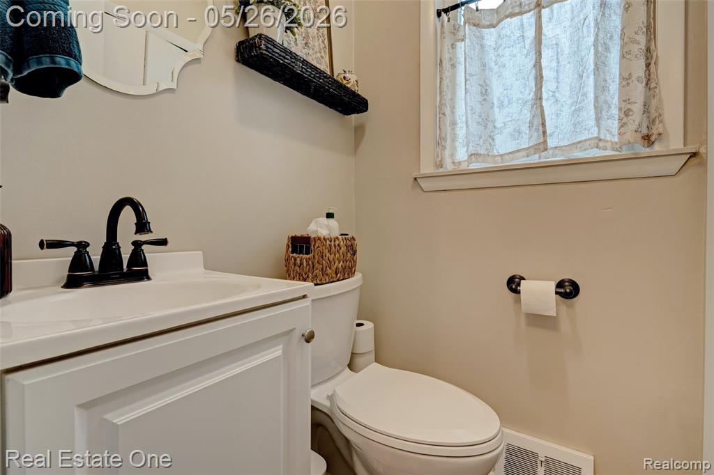 6394 Manson Drive, Waterford, MI 48329 — Photo 14