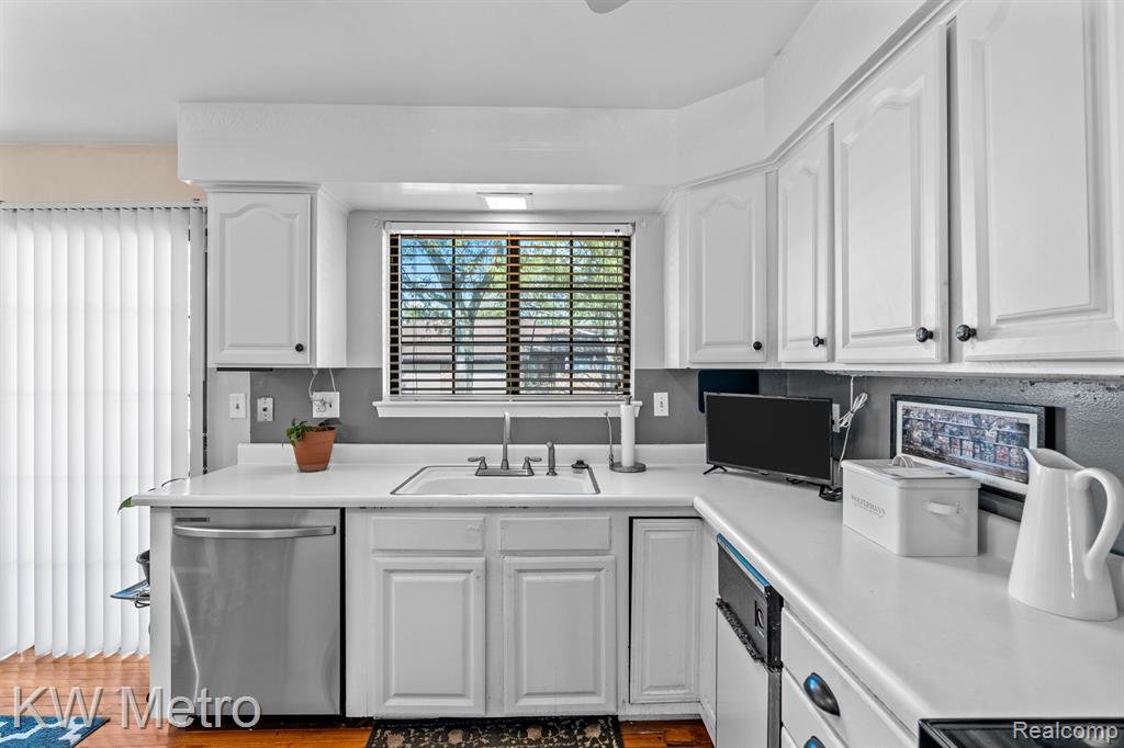 27173 CUMBERLAND Court, Southfield, MI 48033 — Photo 8