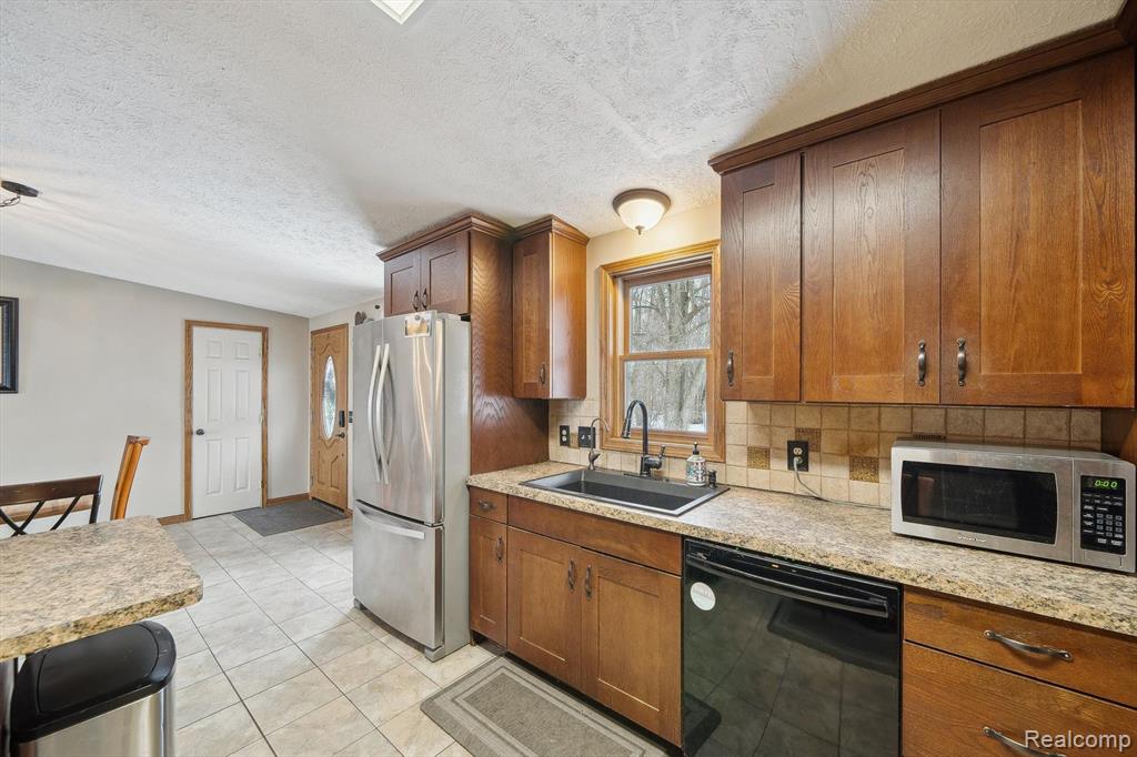 248 Beachway Street, Whitmore Lake, MI 48189 — Photo 9