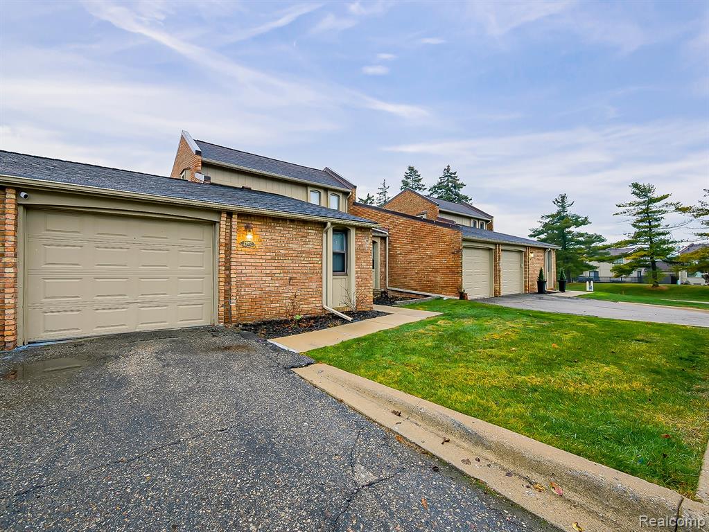 2957 MOON LAKE DR Drive, West Bloomfield, MI 48323 — Photo 29