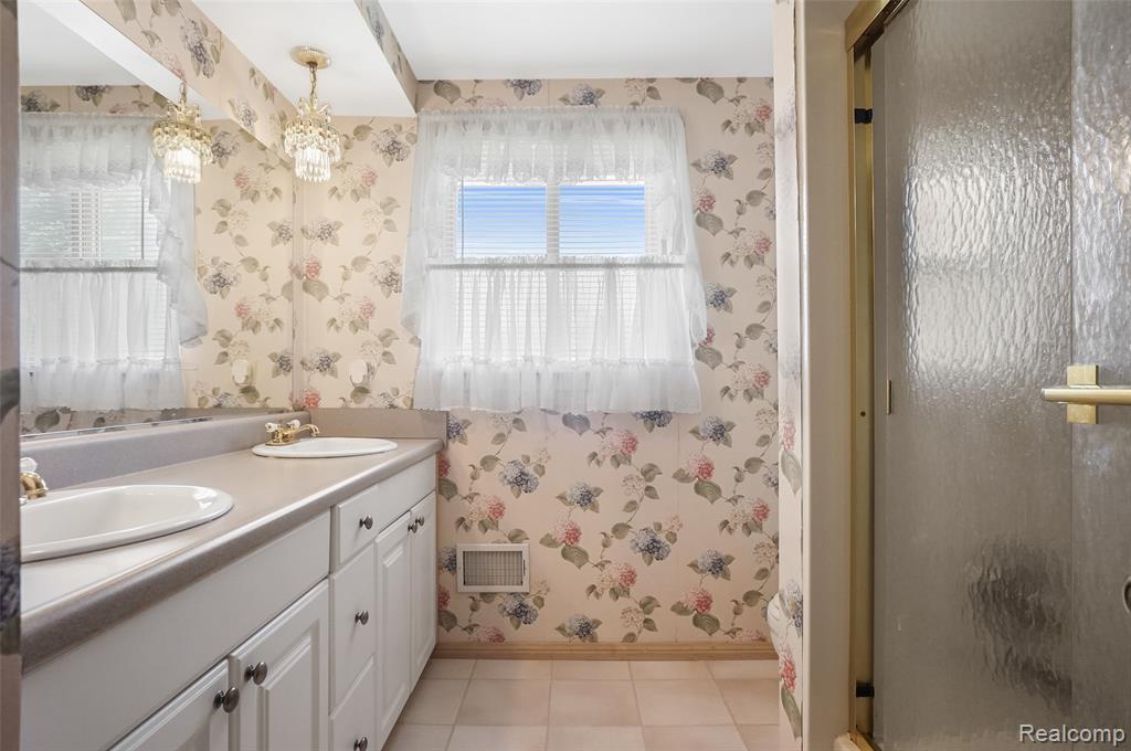 822 Keaton Drive, Troy, MI 48098 — Photo 18