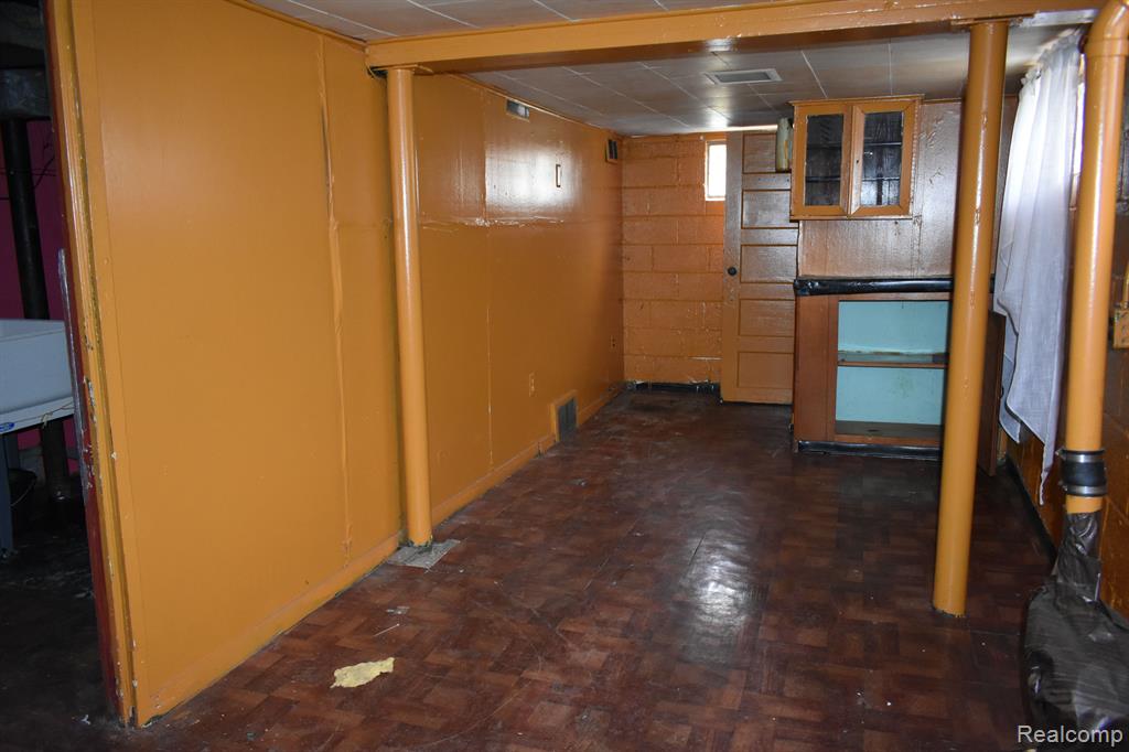 21004 PARKSIDE Boulevard, Ferndale, MI 48220 — Photo 12