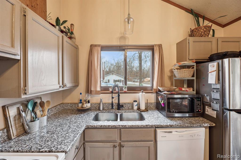 6491 WOODLAND Road, Whitmore Lake, MI 48189 — Photo 13