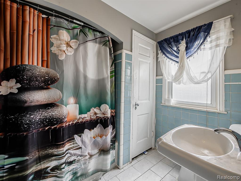 5936 Hillcrest Street, Grosse Pointe, MI 48236 — Photo 20