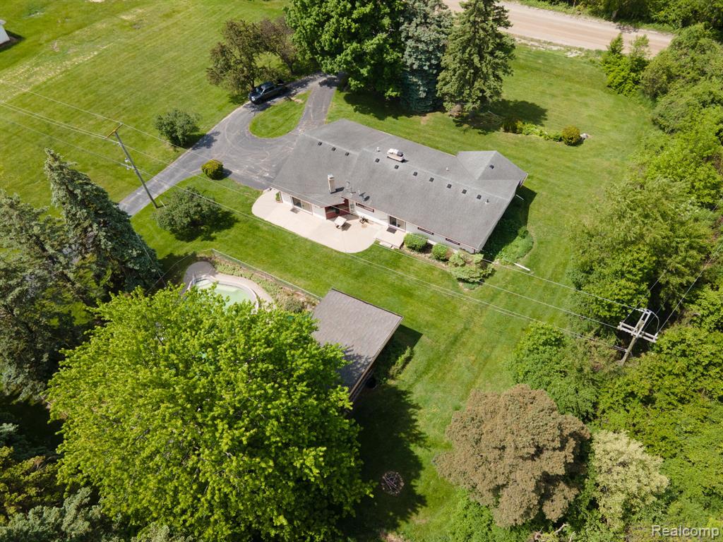 5871 Brewster Road, Rochester Hills, MI 48306 — Photo 44