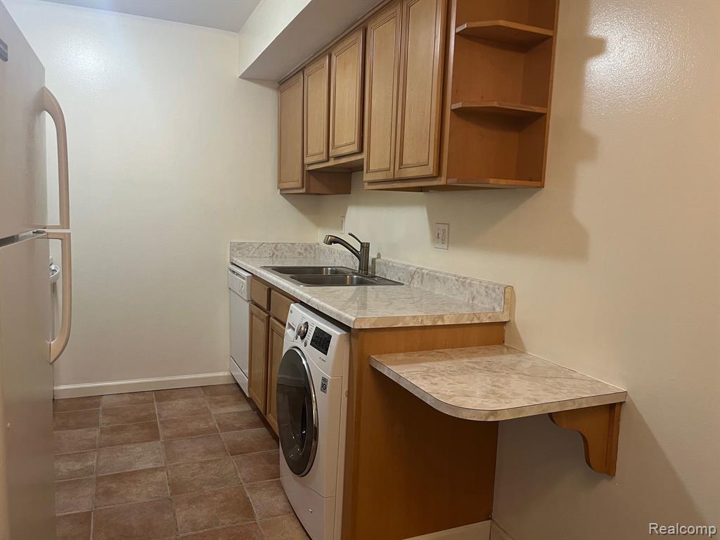 7400 CENTRAL Street, 1, Westland, MI — Photo 2