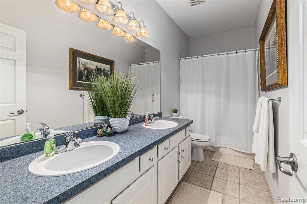 6439 Cohoctah Road, Fenton, MI 48430 — Photo 20