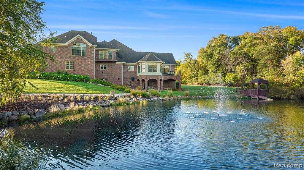 8294 WARWICK GROVES, Grand Blanc, MI 48439 — Photo 2