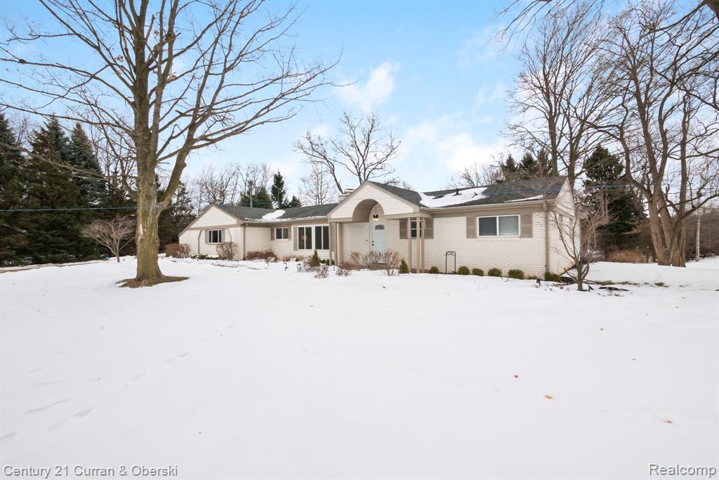 21412 Holmbury Road, Northville, MI 48167 — Photo 2