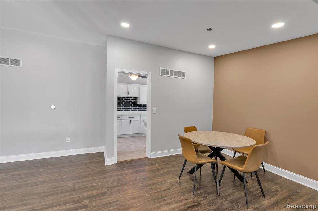 9498 Bassett Street, Livonia, MI 48150 — Photo 12