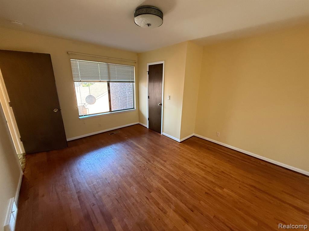 11 KIMBERLY Lane, 54, Dearborn, MI 48120 — Photo 36