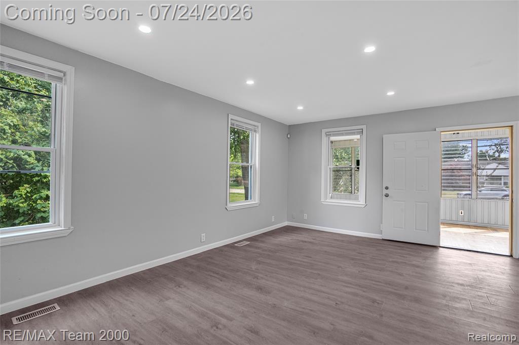 19615 Eastwood Drive, Harper Woods, MI 48225 — Photo 10