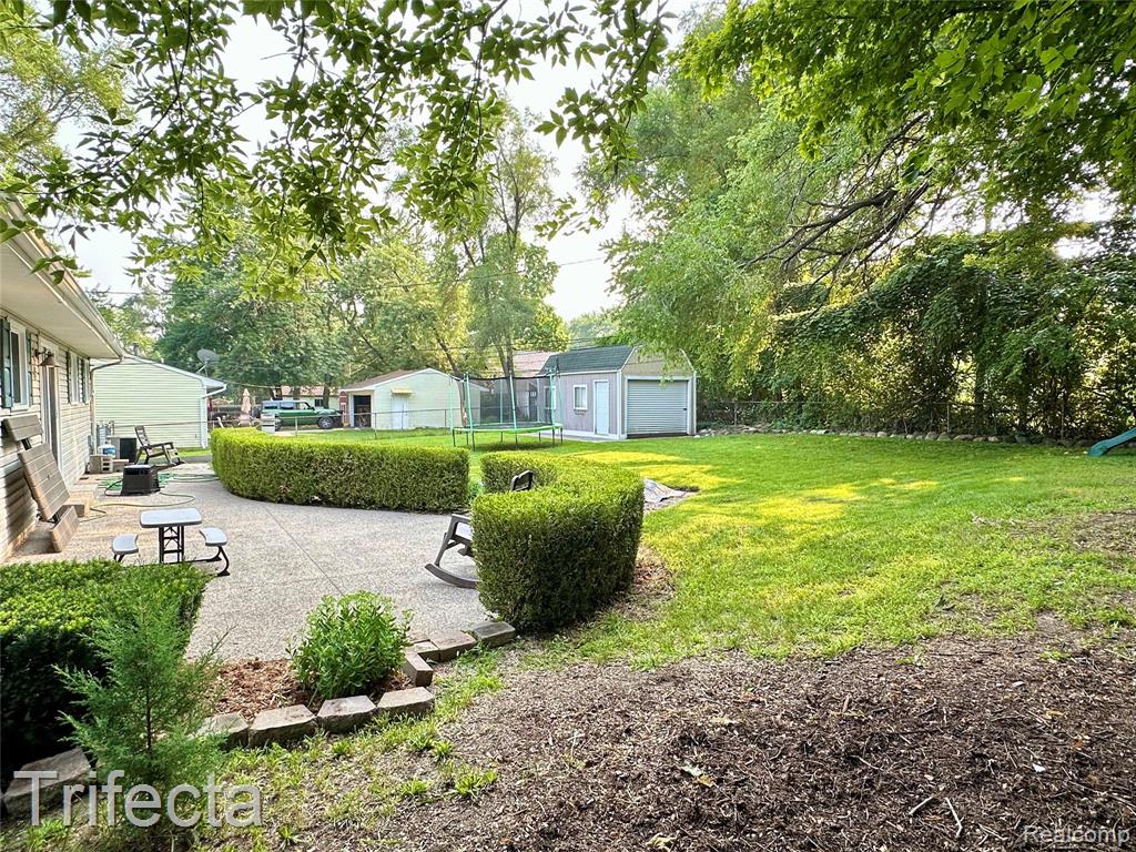 47555 Dequindre Road, Rochester Hills, MI 48307 — Photo 23