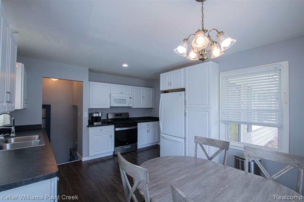 419 ALMONT Avenue, Almont, MI 48003 — Photo 5