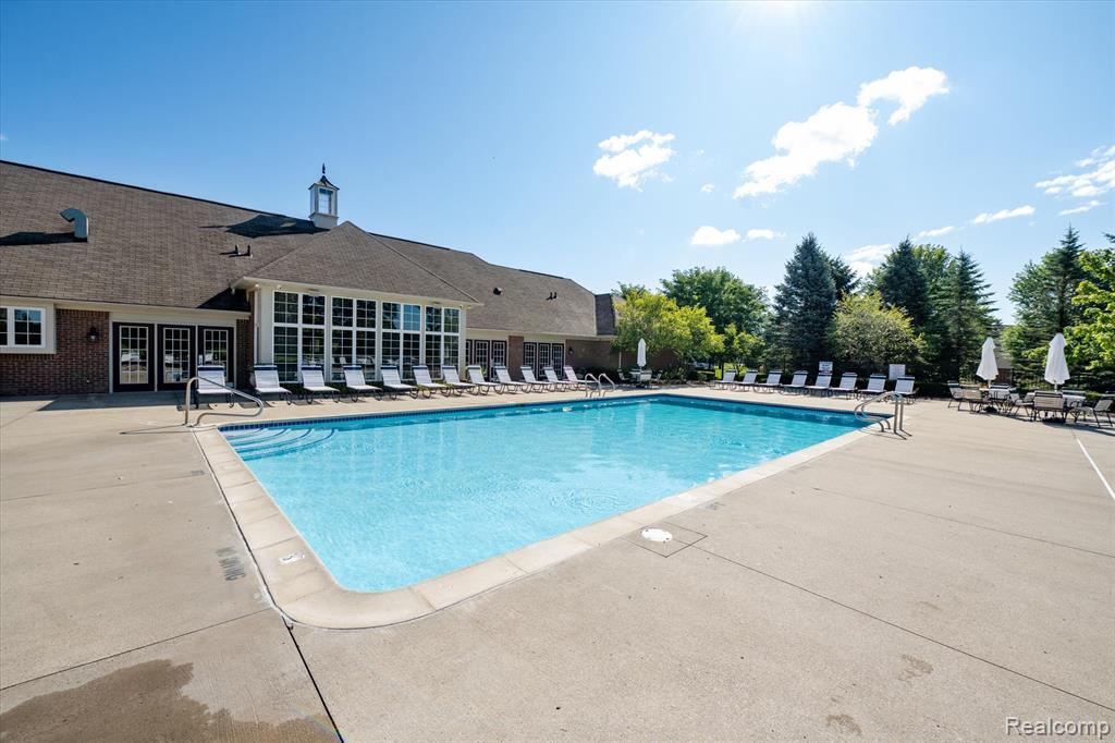 28256 Oakmonte Circle E, New Hudson, MI 48165 — Photo 33