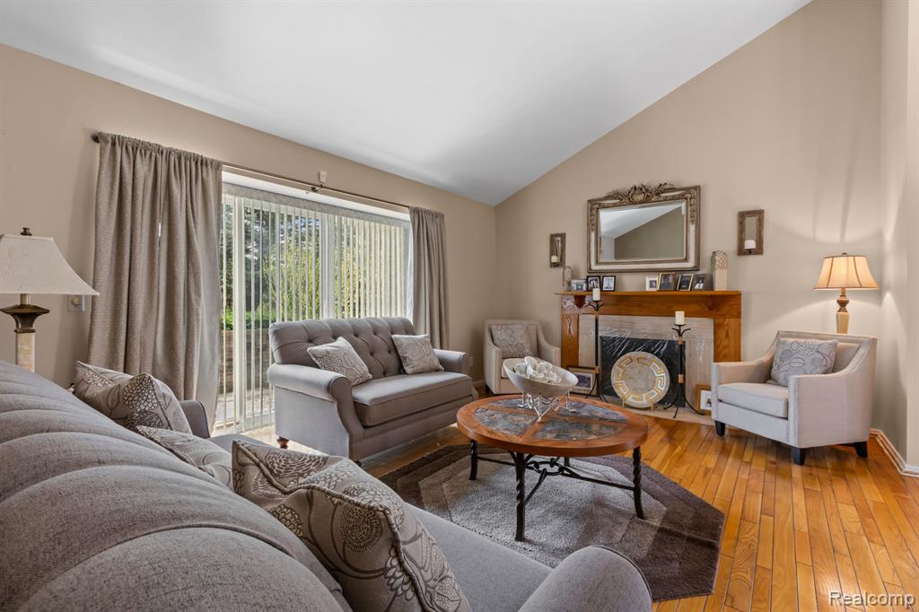 1696 S HILL Boulevard, Bloomfield Hills, MI 48304 — Photo 4