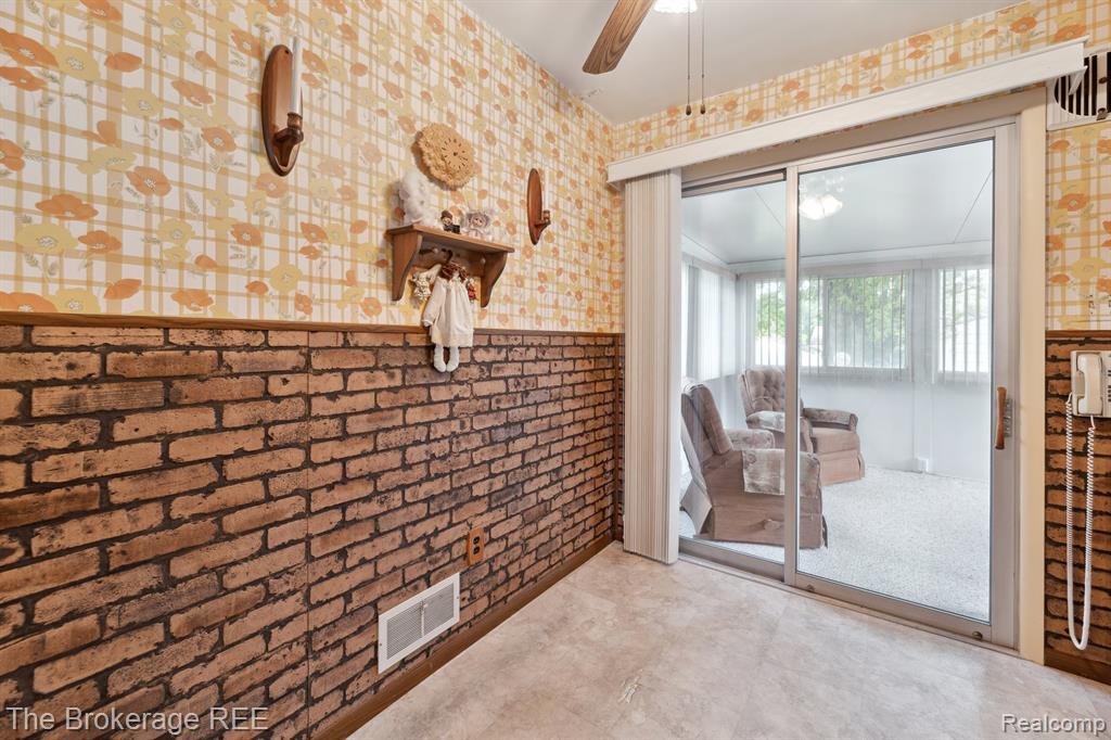 812 E Atherton Road, Flint, MI 48507 — Photo 14