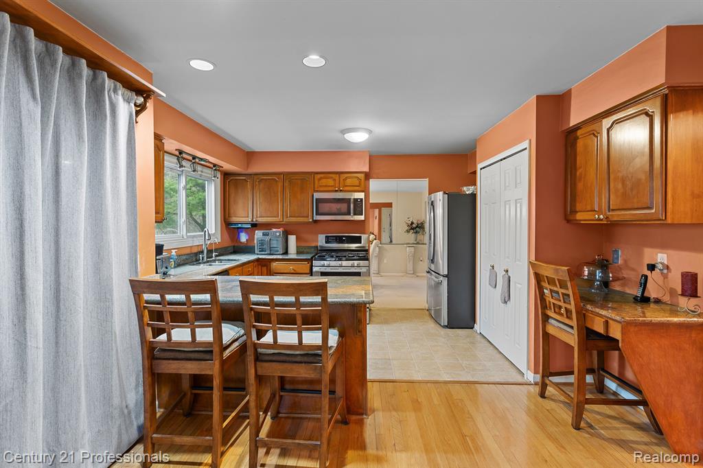 7594 Woodside Place, Waterford, MI 48327 — Photo 12