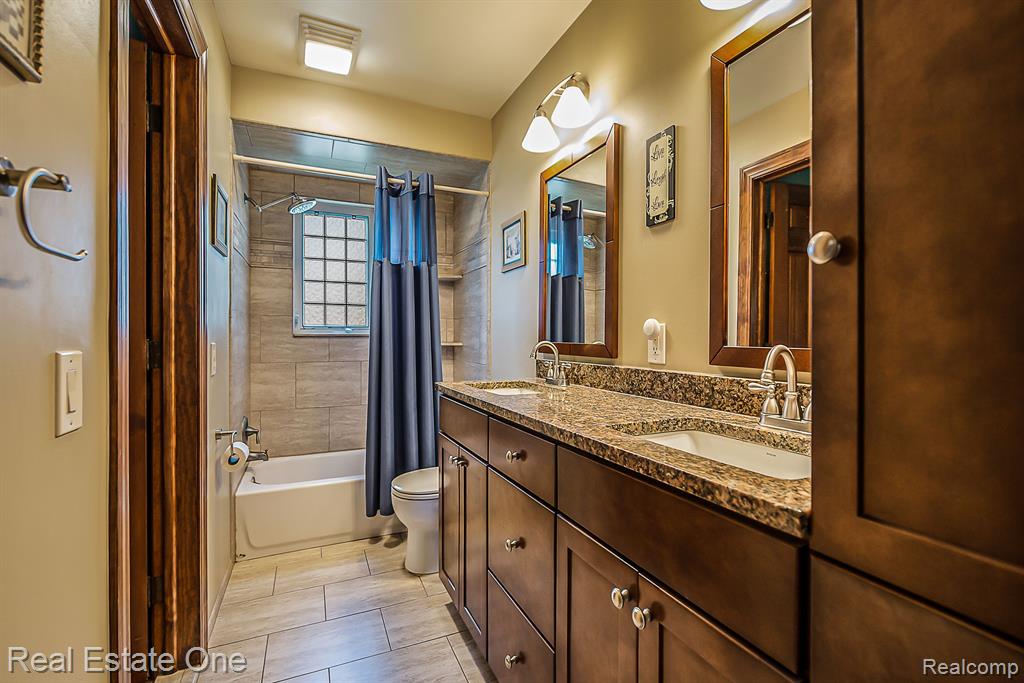 7311 BISCAYNE Court, White Lake, MI 48383 — Photo 19
